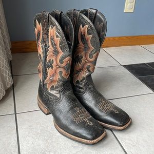 11D black Ariat boots